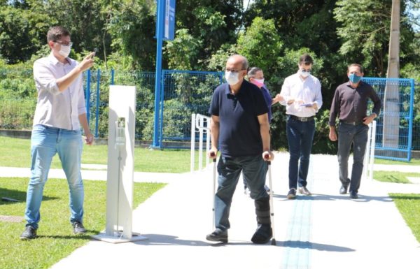 Itapoa inaugura duas novas escolas nessa quarta-feira dia 03 de novembro 06 (Tribuna de Itapoa)