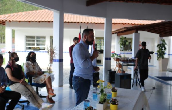 Itapoa inaugura duas novas escolas nessa quarta-feira dia 03 de novembro 78 (Tribuna de Itapoa)