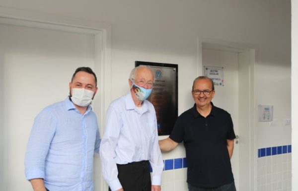 Itapoa inaugura duas novas escolas nessa quarta-feira dia 03 de novembro 87 (Tribuna de Itapoa)