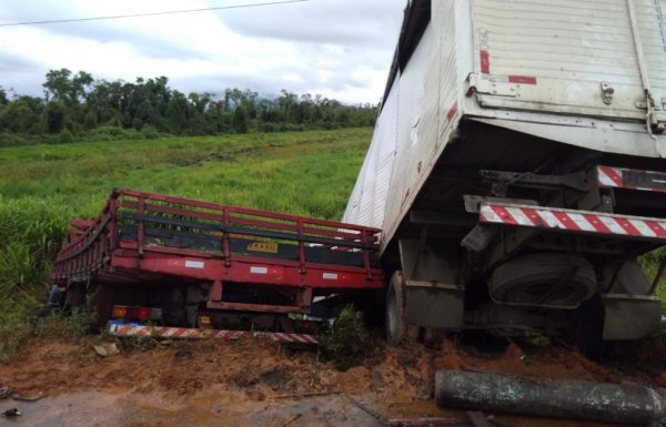 Acidente entre caminhões na SC-417 deixa um morto e dois gravemente feridos em Garuva 1 (Tribuna de Itapoa)