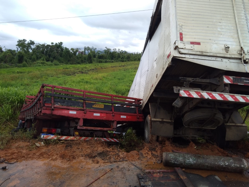Acidente entre caminhões na SC-417 deixa um morto e dois gravemente feridos em Garuva 1 (Tribuna de Itapoa)