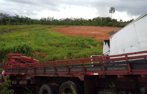 Acidente entre caminhões na SC-417 deixa um morto e dois gravemente feridos em Garuva 2 (Tribuna de Itapoa)