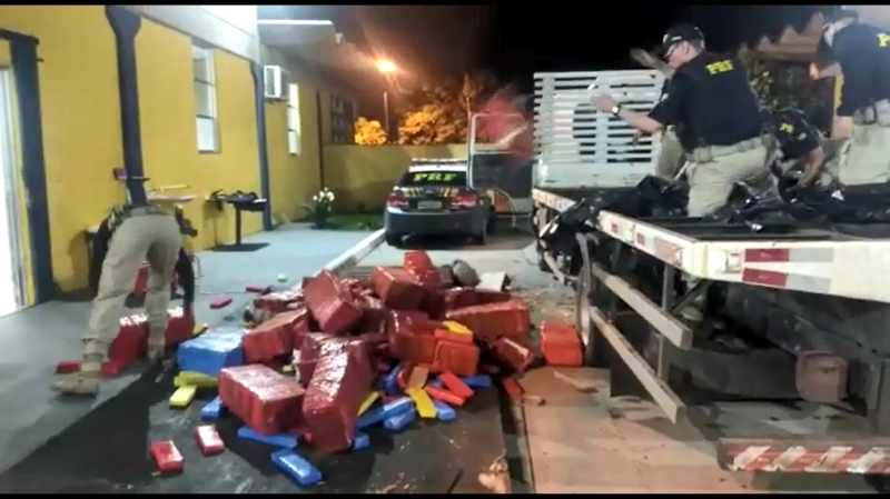 Caminhao de Itapoa e apreendido transportando mais de uma tonelada de Maconha (Tribuna de Itapoa)