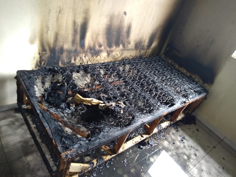 Casa de veraneio tem principio de incendio na Barra do Sai 3 (Tribuna de Itapoa)