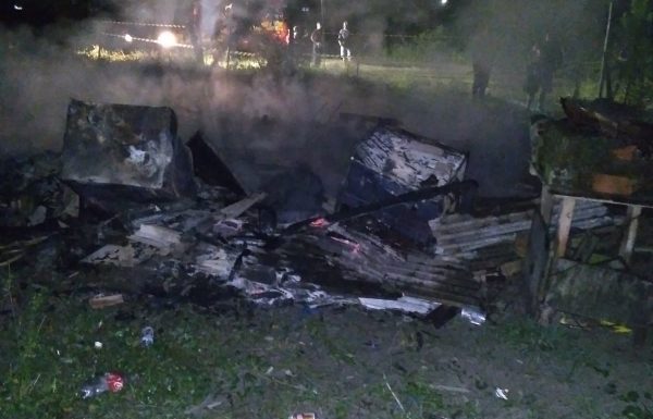 Incendio possivelmente criminoso queima uma casa inteira na Barra do Sai em Itapoa 3 (Tribuna de Itapoa)