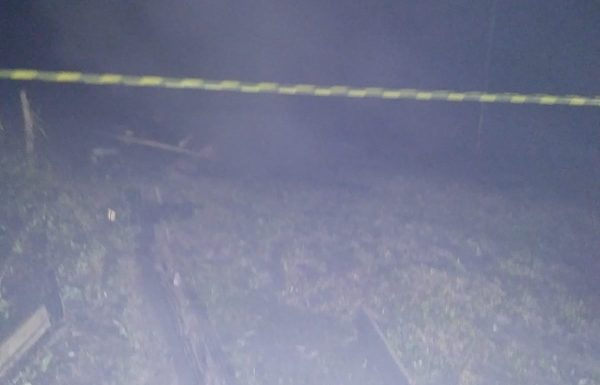 Incendio possivelmente criminoso queima uma casa inteira na Barra do Sai em Itapoa 5 (Tribuna de Itapoa)