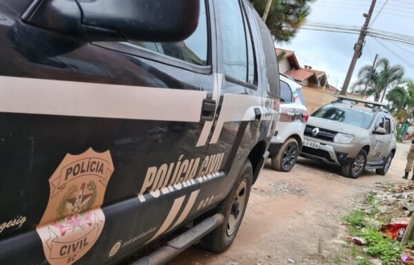 Policias civil e militar de Itapoa cumprem mandado de busca e apreensao (Tribuna de Itapoa)