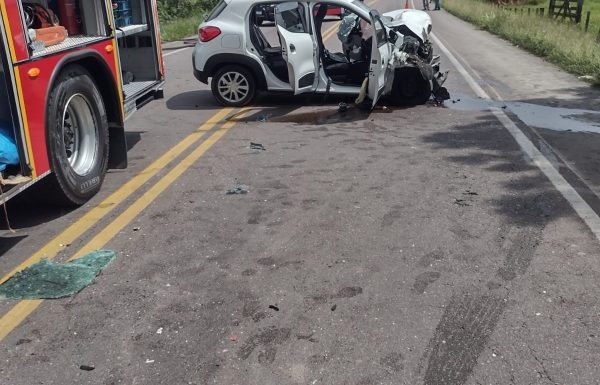 Grave acidente envolvendo dois caminhões e dois automóveis resulta em duas mortes 2 (Tribuna de Itapoa)