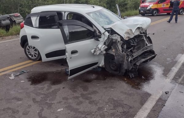 Grave acidente envolvendo dois caminhões e dois automóveis resulta em duas mortes 3 (Tribuna de Itapoa)