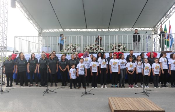 Corais Vozes da Babitonga e Sementes do Amanhã prestam homenagens a Itapoa 05 (Tribuna de Itapoa)