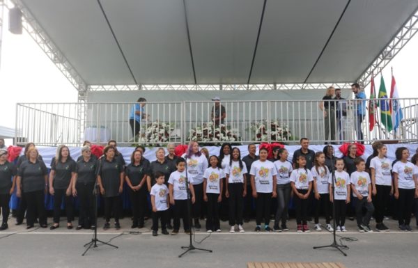 Corais Vozes da Babitonga e Sementes do Amanhã prestam homenagens a Itapoa 07 (Tribuna de Itapoa)