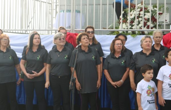 Corais Vozes da Babitonga e Sementes do Amanhã prestam homenagens a Itapoa 09 (Tribuna de Itapoa)