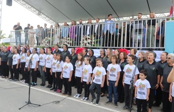 Corais Vozes da Babitonga e Sementes do Amanhã prestam homenagens a Itapoa 26 (Tribuna de Itapoa)