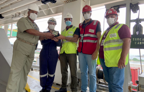 Porto Itapoa concede Medalha de Reconhecimento a navio brasileiro (Tribuna de Itapoa)