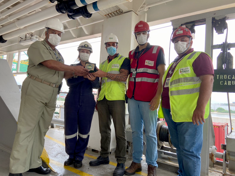 Porto Itapoa concede Medalha de Reconhecimento a navio brasileiro (Tribuna de Itapoa)