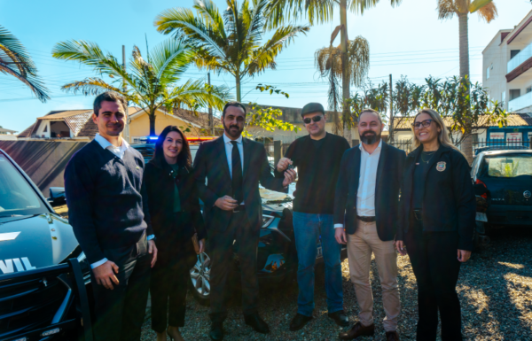 Policia Civil de Itapoa recebe duas novas viaturas policiais 2 (Tribuna de Itapoa)