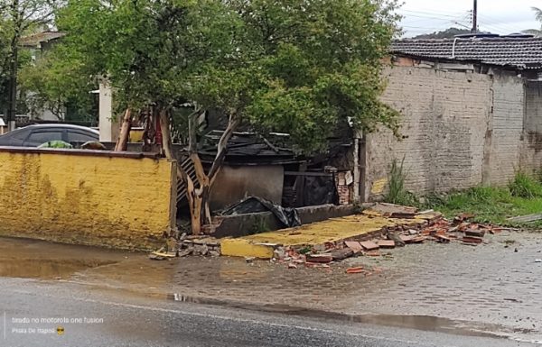 Ciclone atinge Itapoa e Prefeitura decreta estado de emergência 29 (Tribuna de Itapoa)