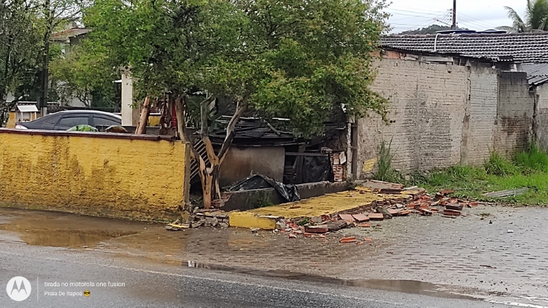 Ciclone atinge Itapoa e Prefeitura decreta estado de emergência 29 (Tribuna de Itapoa)