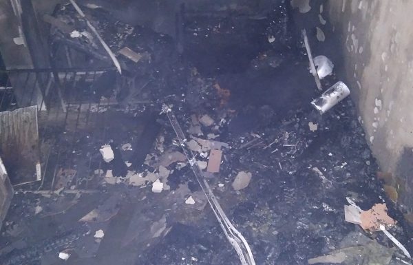 Incendio apagado pelos bombeiros em sobrado no bairro Itapoa 2 (Tribuna de Itapoa)