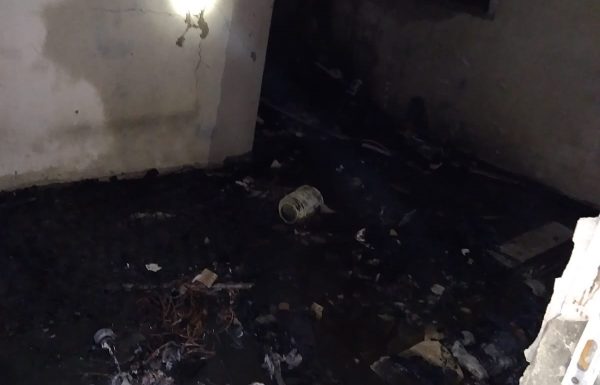 Incendio apagado pelos bombeiros em sobrado no bairro Itapoa 3 (Tribuna de Itapoa)
