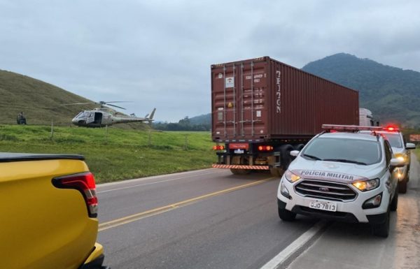 Policia Militar prende dois assaltantes e recupera veiculo roubado em Itapoa 2 (Tribuna de Itapoa)