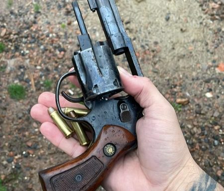 Policia prende um dos suspeitos no envolvimento com o assassinato de empresaria garuvense 1 (Tribuna de Itapoa)