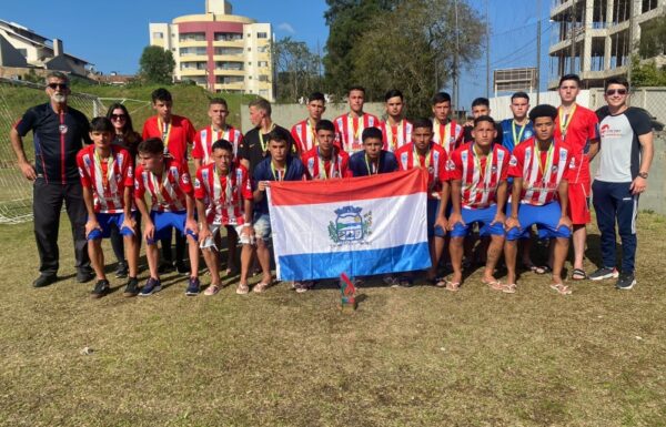 Futebol Masculino da Escola Nereu Ramos chega a fase estadual do Moleque Bom de Bola (Tribuna de Itapoa)