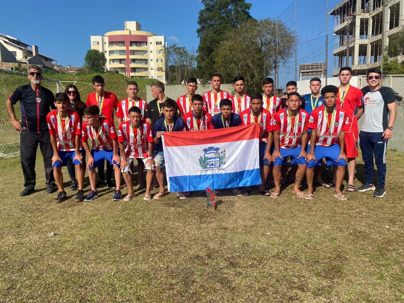 Futebol Masculino da Escola Nereu Ramos chega a fase estadual do Moleque Bom de Bola (Tribuna de Itapoa)