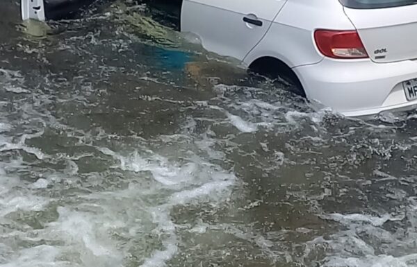 Carro cai de ponte em rio de Garuva e homem morre afogado 4