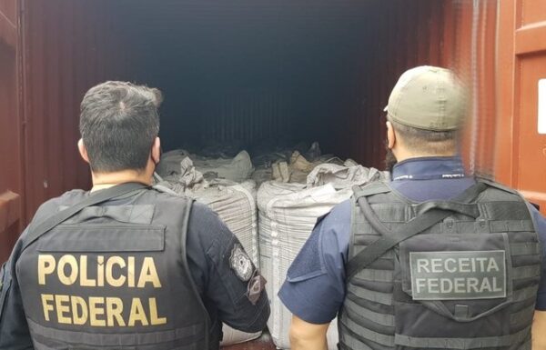 Policia e Receita Federal
