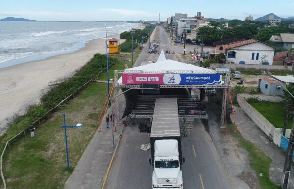 2 - Dupla Guilherme e Santiago encerra comemoracoes pelos 34 anos de Itapoa nesta quarta 26-04