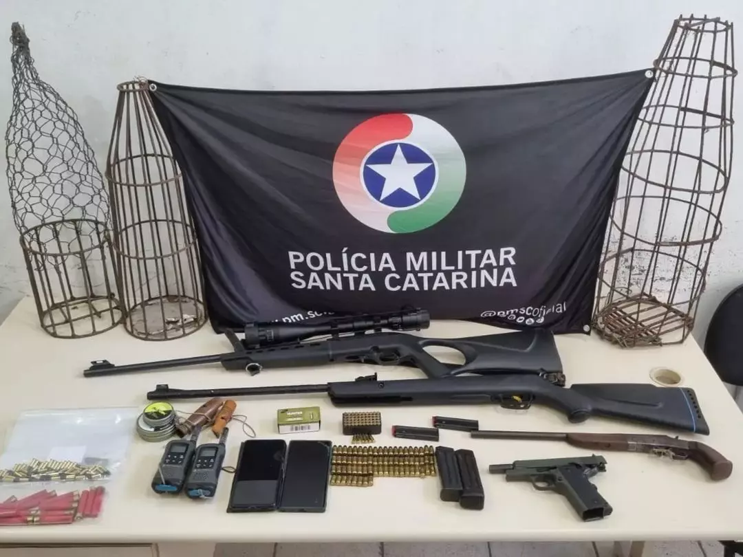 Operacao contra caca ilegal resulta em prisoes e apreensao de arsenal em Itapoa 1