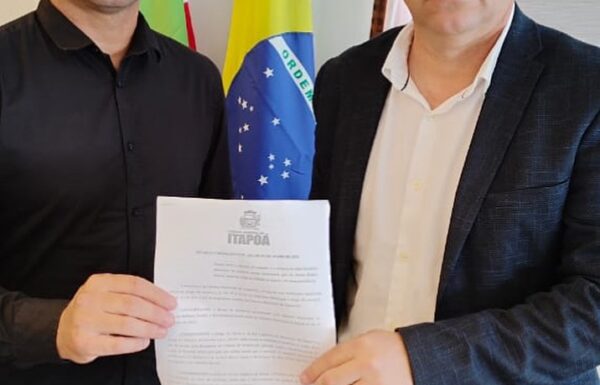 Posse de Jeferson Garcia como Prefeito de Itapoa - FOTO Prefeitura de Itapoa - Divulgação