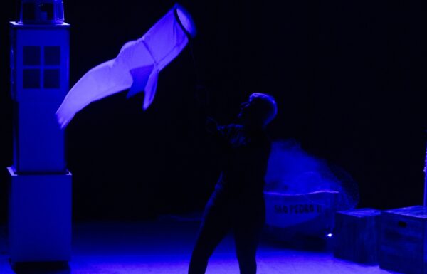 Atrizes que percorreram o litoral de bicicleta apresentam espetaculo em Itapoa 1 (Tribuna de Itapoa)