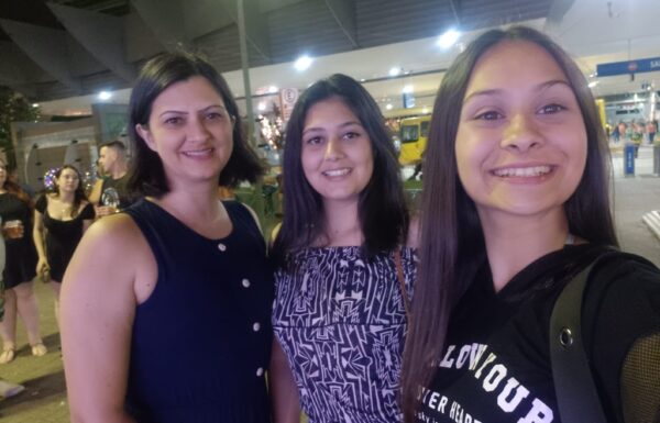 Dancarina de Itapoa que se destacou no Festival de Danca de Joinville celebra seus 15 anos 8