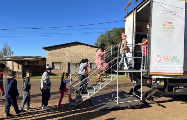 Caminhao itinerante chega a Itapoa para estimular habitos saudaveis 07 (Tribuna de Itapoa)