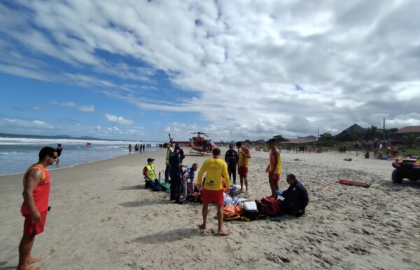 Bombeiro aposentado do Parana morre vitima de afogamento na Barra do Sai 2