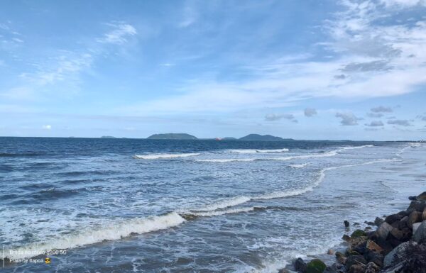 02 - AO LADO EDITORIAL - Abertas - FOTO Julio Penteriche - Praia de Itapoá SC