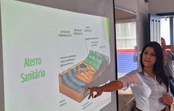 Escola Monteiro Lobato recebe palestra sobre a consciência ambiental no descarte de resíduos 03 (Tribuna de Itapoa)