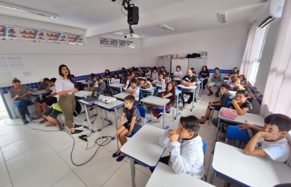 Escola Monteiro Lobato recebe palestra sobre a consciência ambiental no descarte de resíduos 06 (Tribuna de Itapoa)