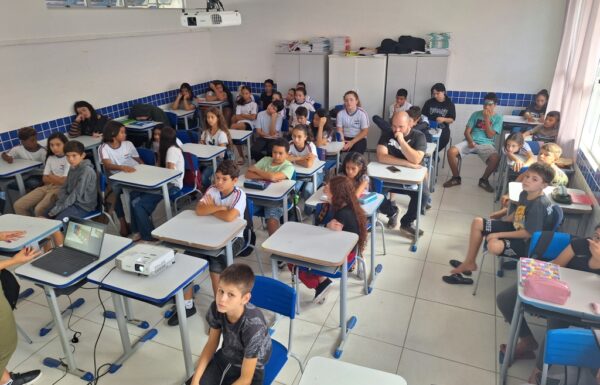 Escola Monteiro Lobato recebe palestra sobre a consciência ambiental no descarte de resíduos 11 (Tribuna de Itapoa)