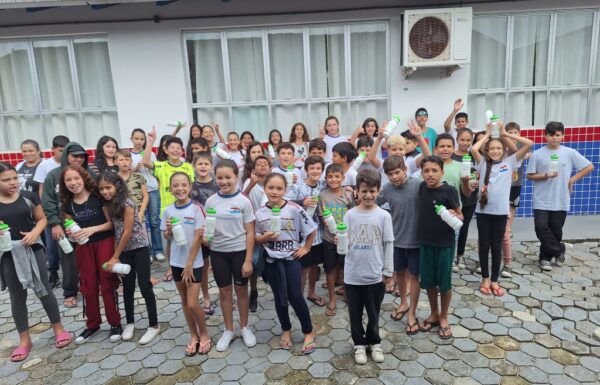 Escola Monteiro Lobato recebe palestra sobre a consciência ambiental no descarte de resíduos 12 (Tribuna de Itapoa)