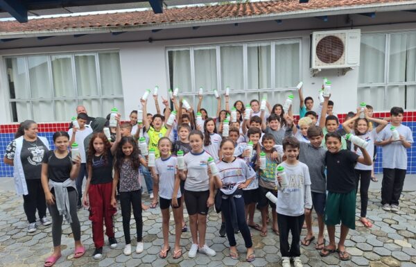 Escola Monteiro Lobato recebe palestra sobre a consciência ambiental no descarte de resíduos 13 (Tribuna de Itapoa)