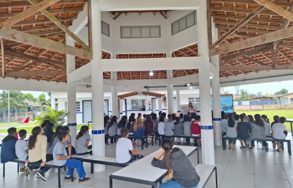 Escola do Pontal recebe palestra sobre a consciencia ambiental no descarte de residuos 01 (Tribuna de Itapoa)