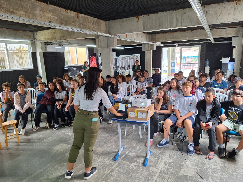 Palestra Surbi Escola Ayrton Senna 07 (Tribuna de Itapoa)