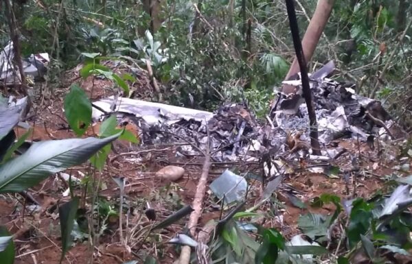 Avião cai em Itapoa, divisa com Garuva, matando empresario e piloto 2