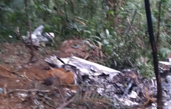 Avião cai em Itapoa, divisa com Garuva, matando empresario e piloto 4