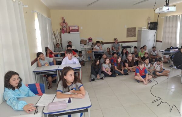 Escola Alberto Speck recebe palestra sobre a consciencia ambiental no descarte de residuos 02 (Tribuna de Itapoa)