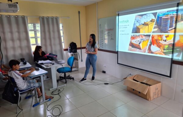 Escola Alberto Speck recebe palestra sobre a consciencia ambiental no descarte de residuos 04 (Tribuna de Itapoa)