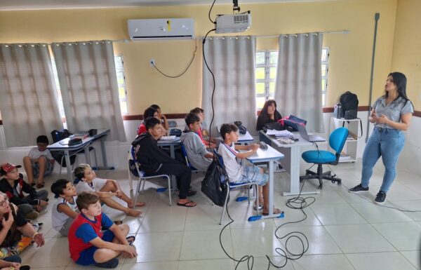 Escola Alberto Speck recebe palestra sobre a consciencia ambiental no descarte de residuos 07 (Tribuna de Itapoa)